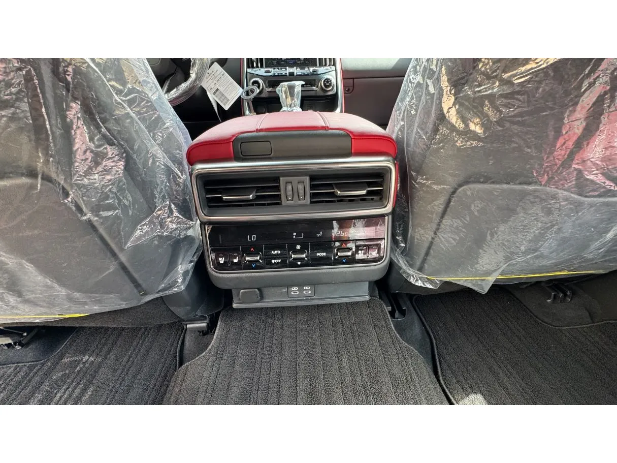 Car image 25