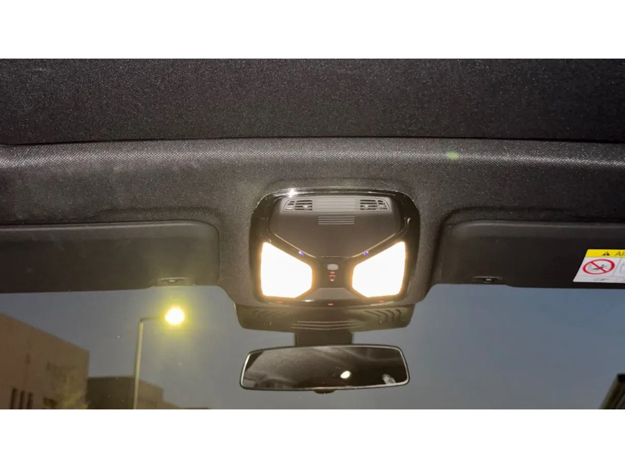 Car image 26