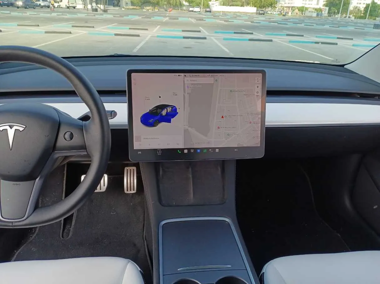 Car image 14