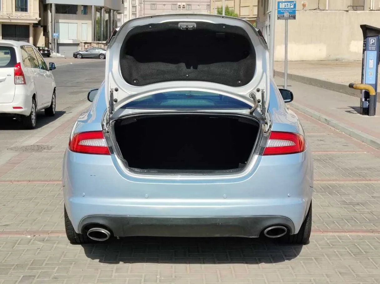 Car image 26