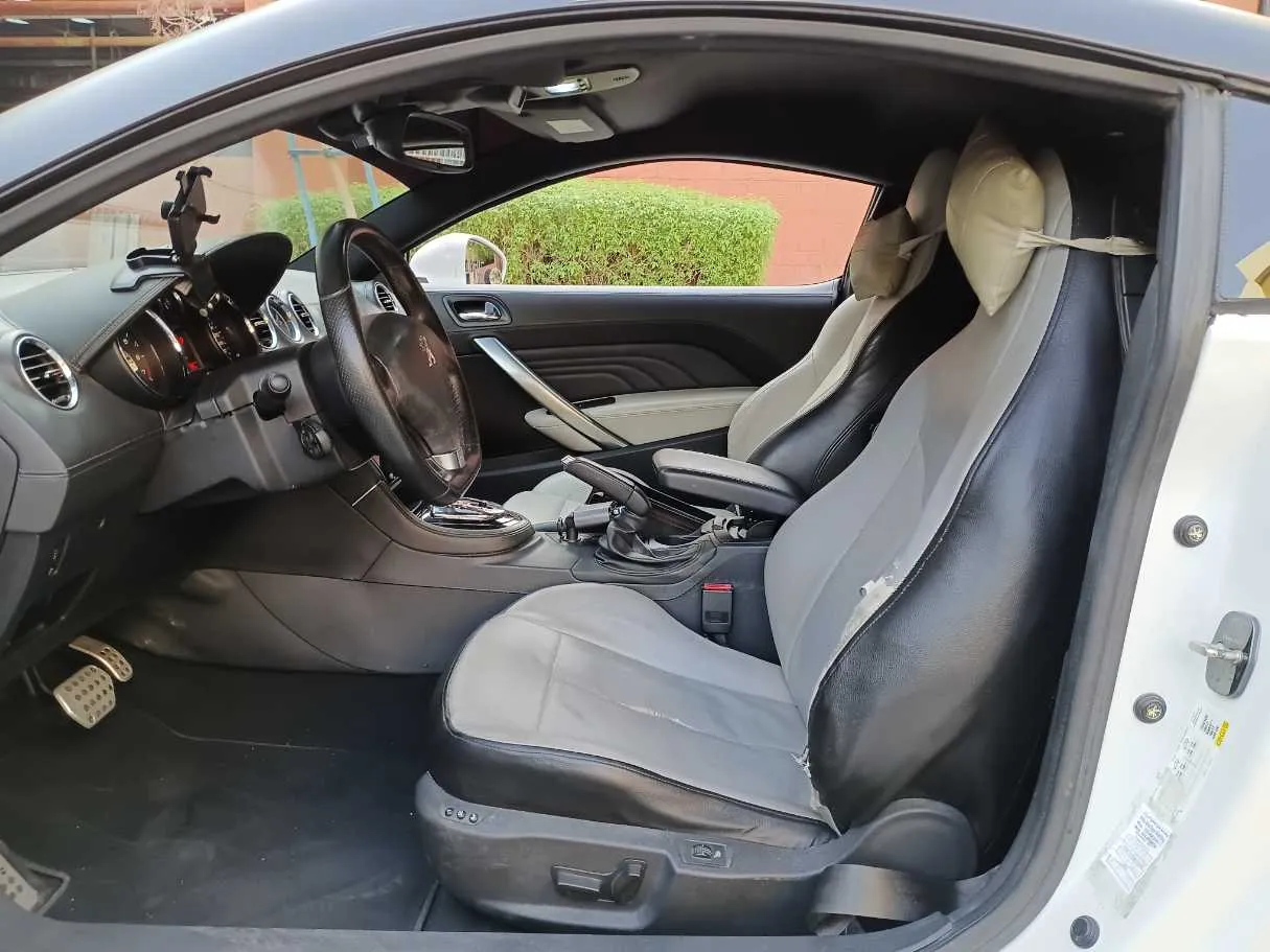 Car image 12