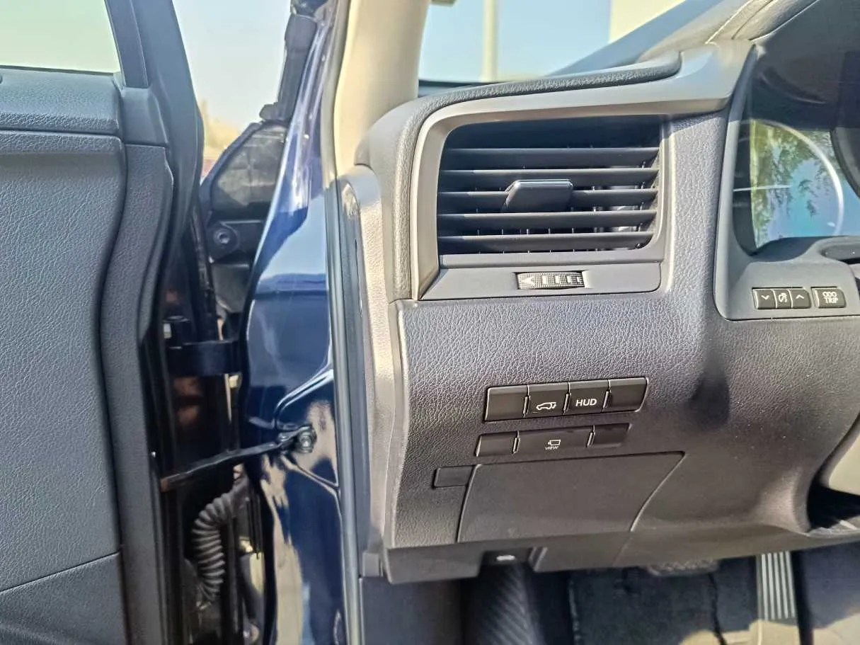 Car image 40