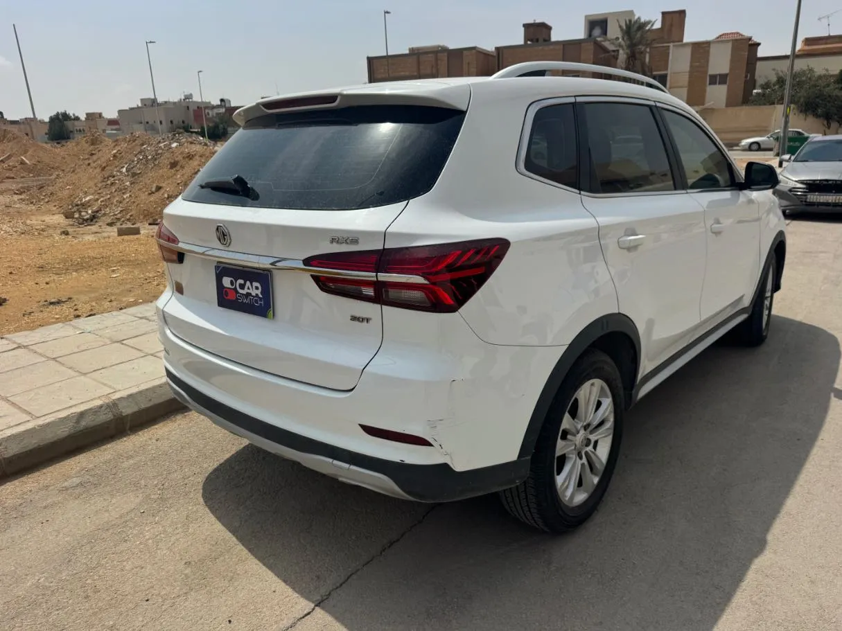 Car image 5