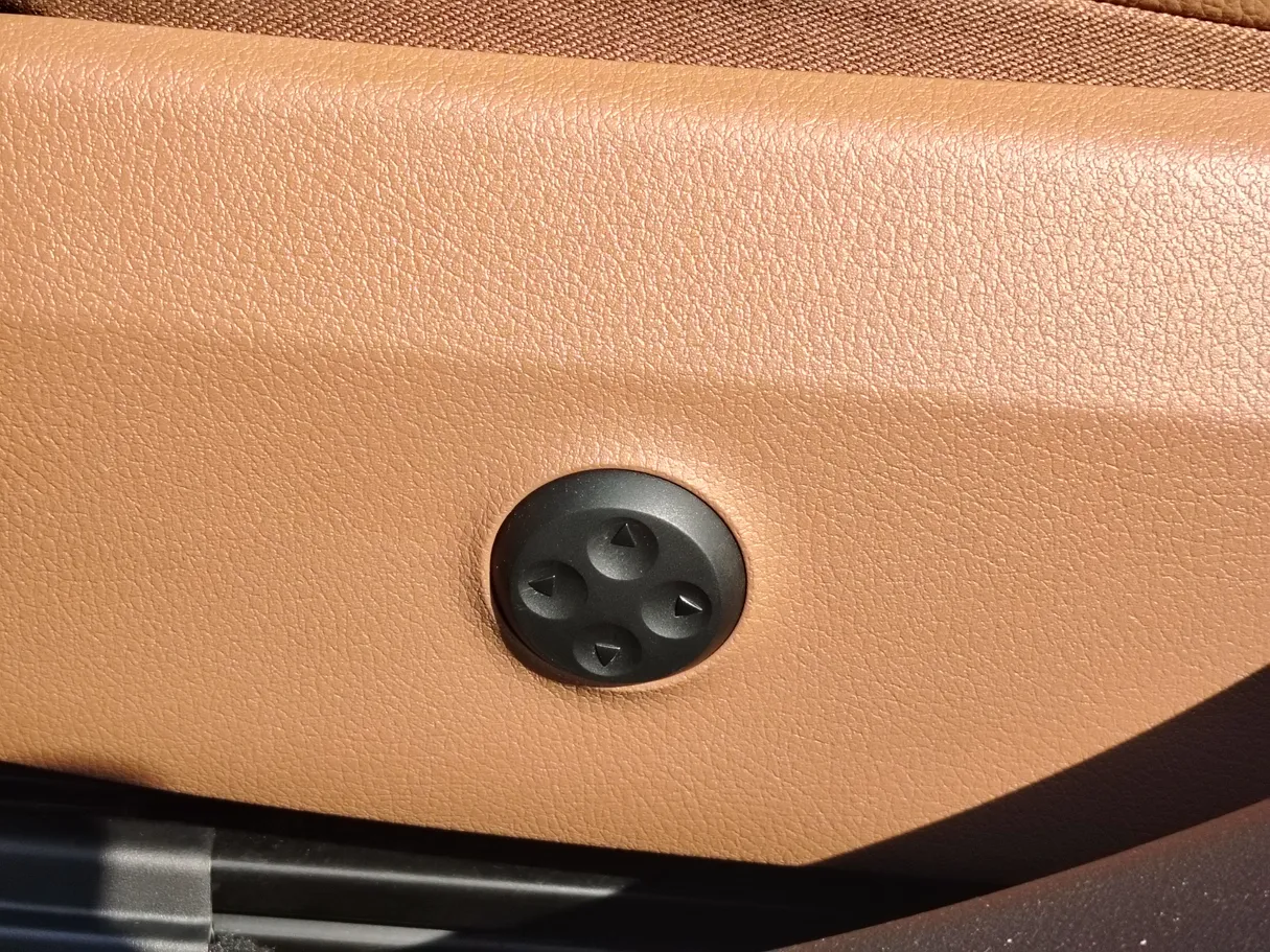 Car image 40