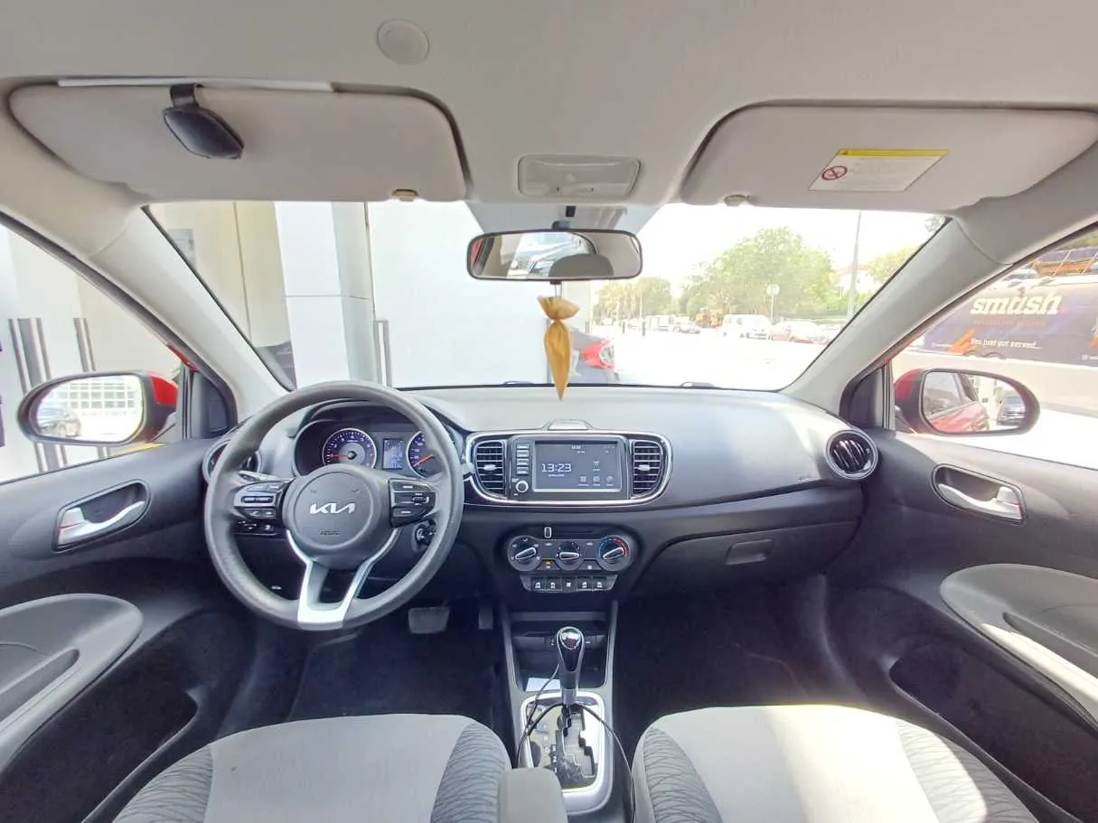 Car image 14