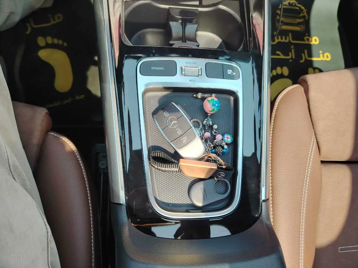 Car image 24