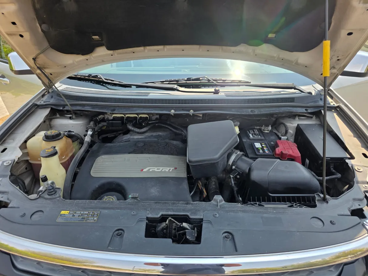 Car image 8