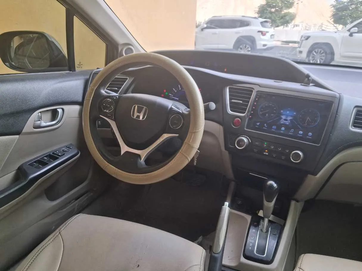 Car image 14