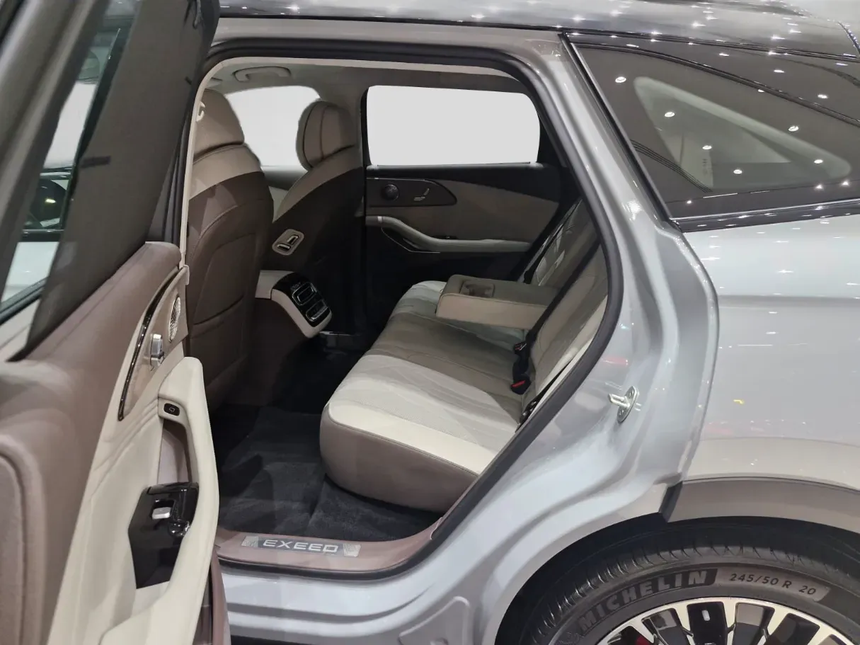 Car image 7