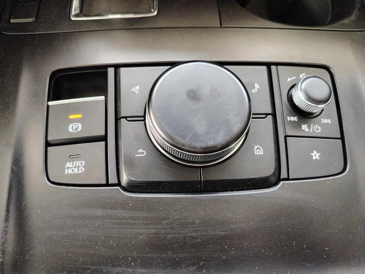 Car image 26