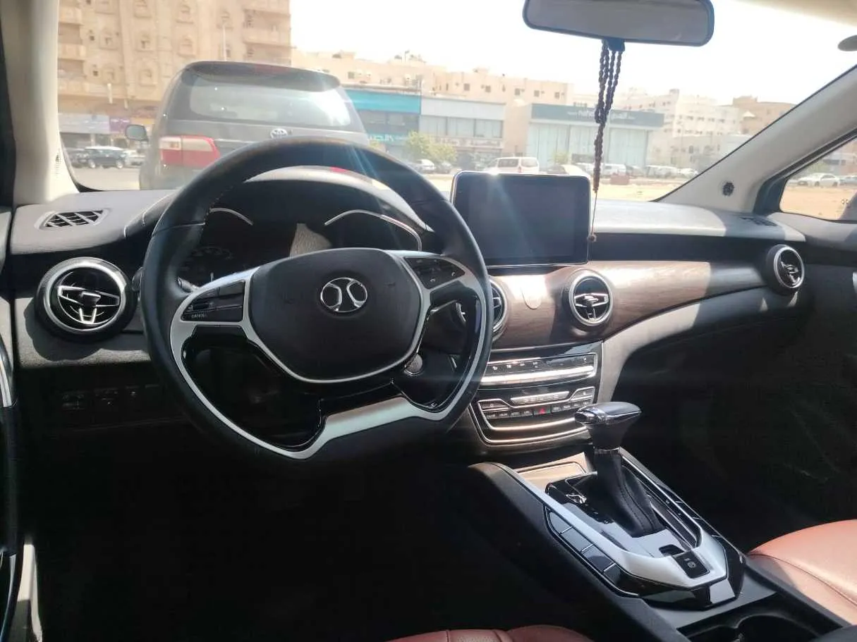 Car image 25