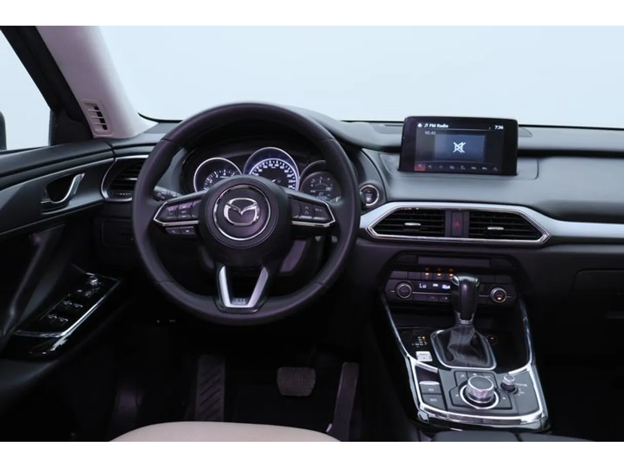 Car image 15
