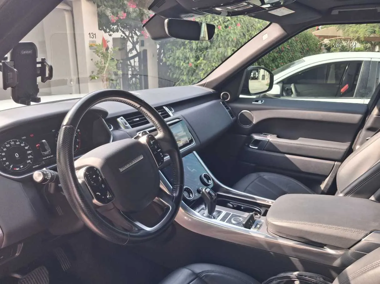 Car image 11
