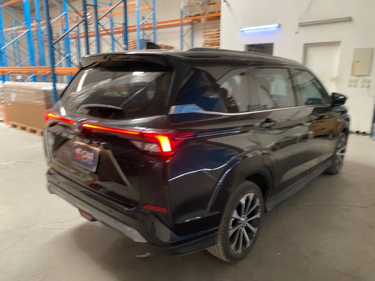 Car image 5
