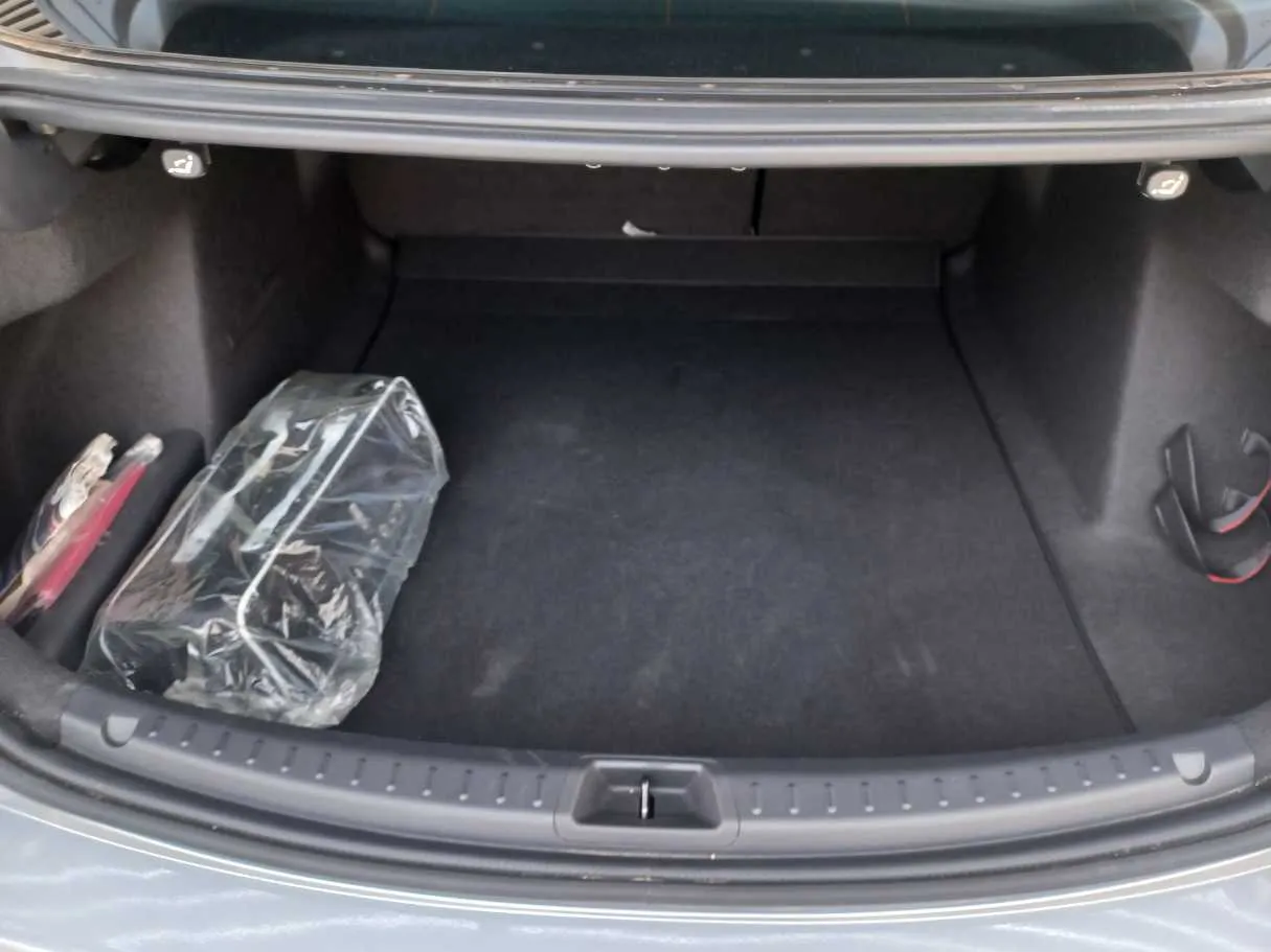 Car image 23