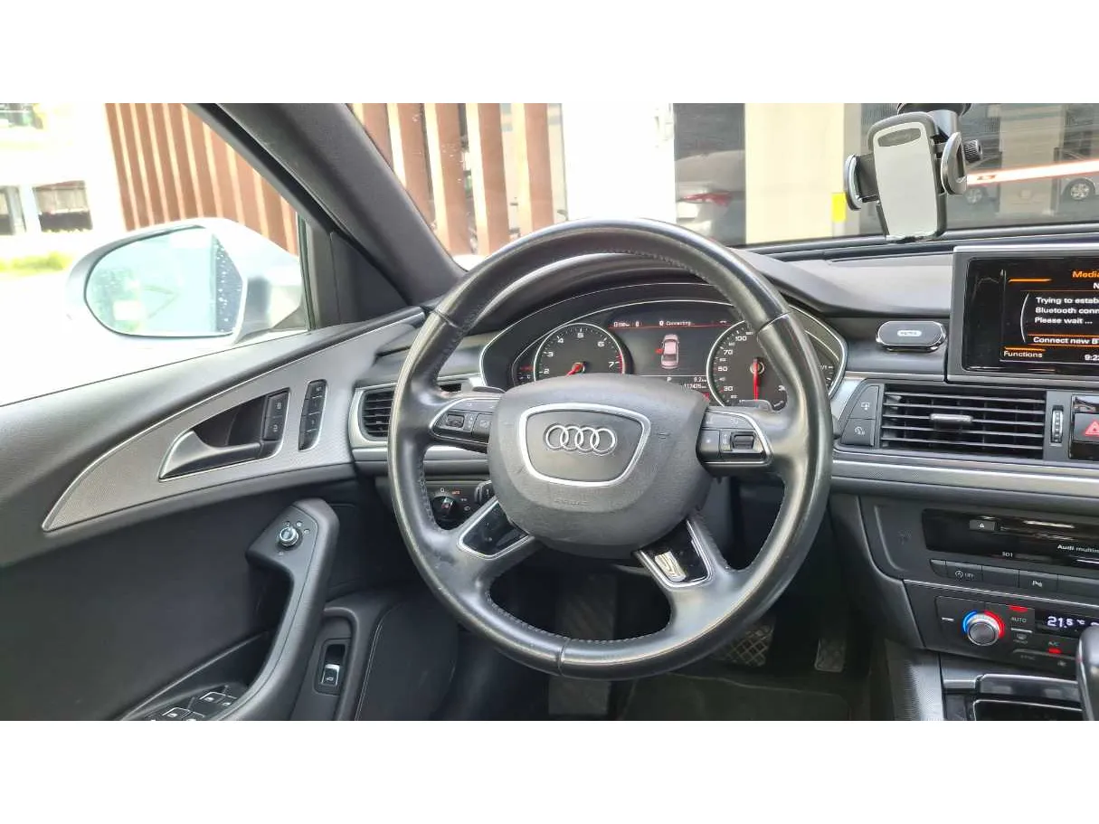 Car image 14