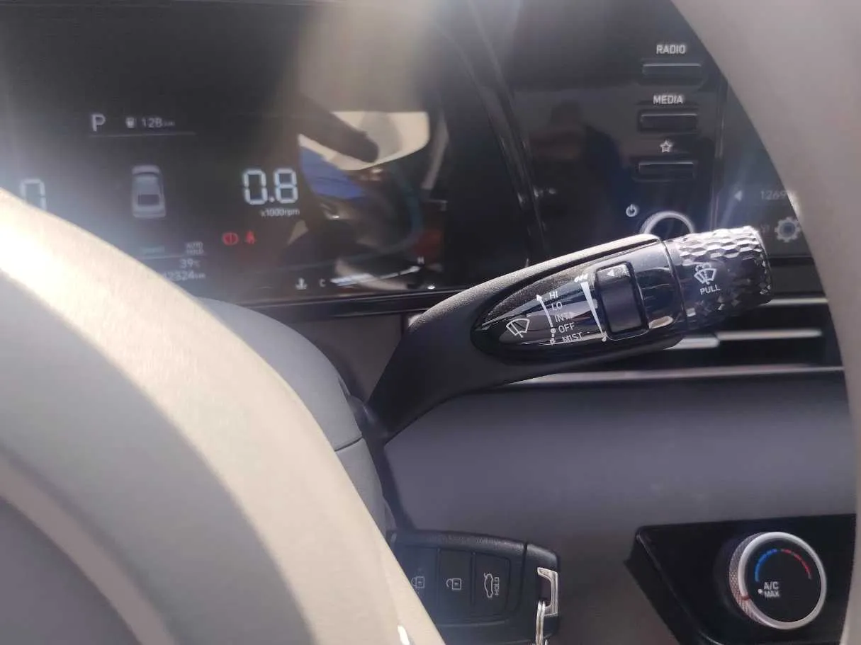 Car image 25
