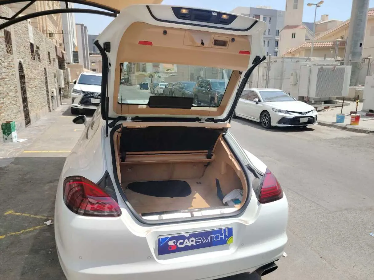 Car image 30