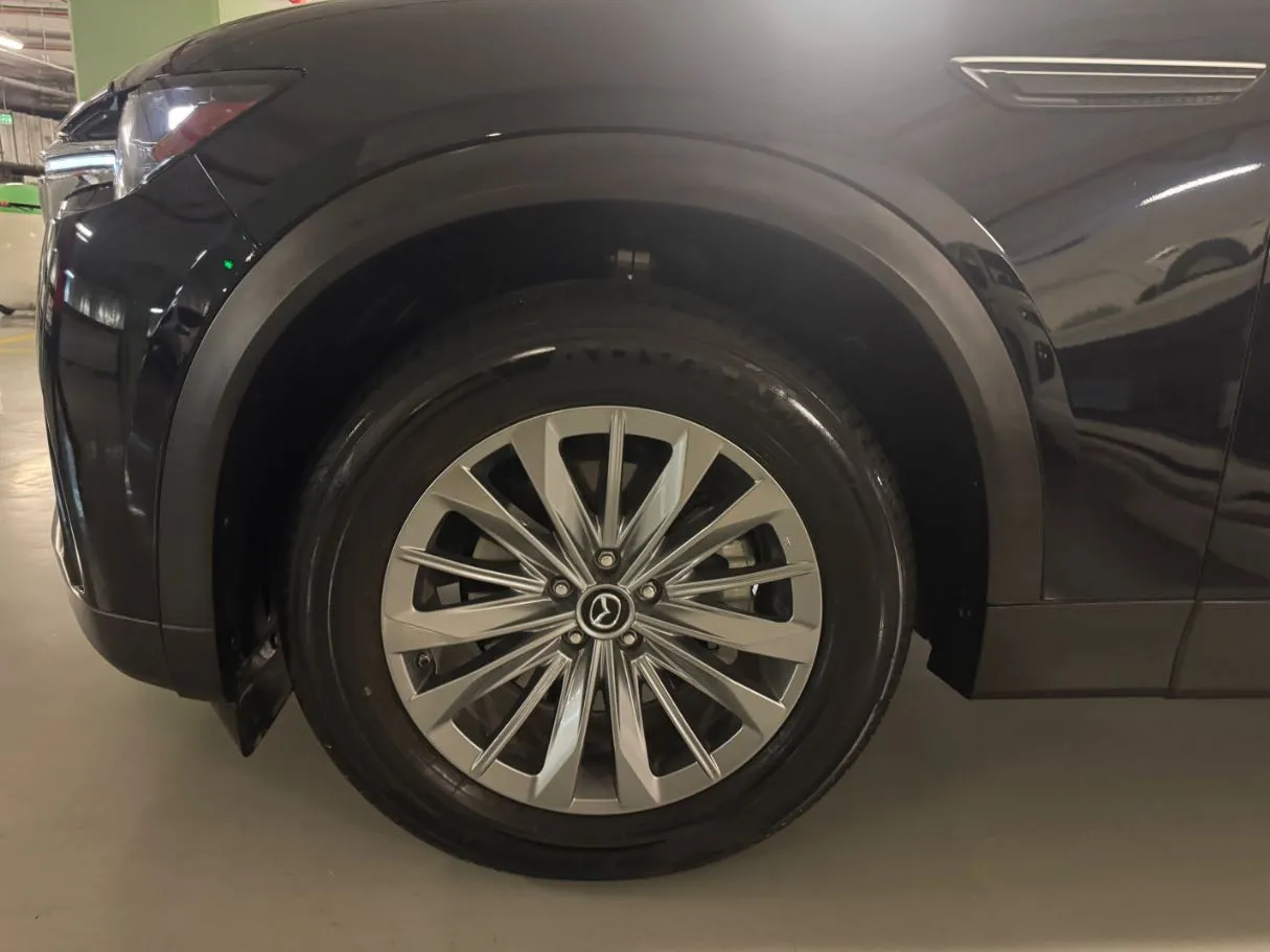 Car image 9