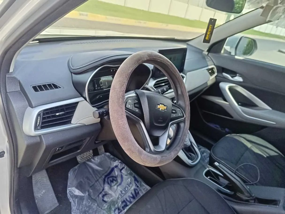 Car image 12