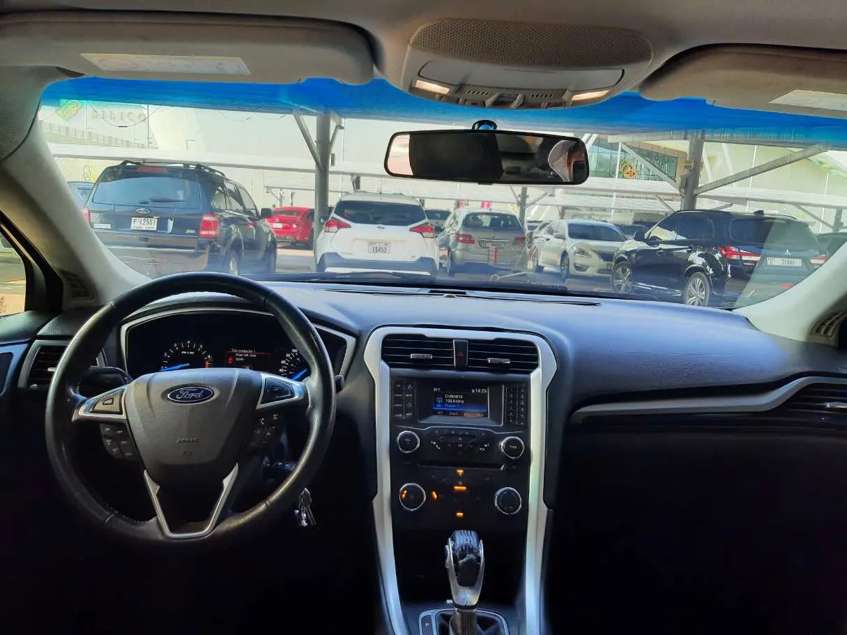Car image 14