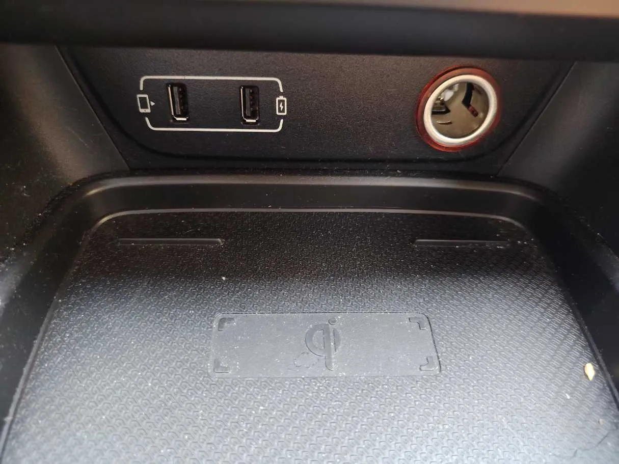 Car image 26