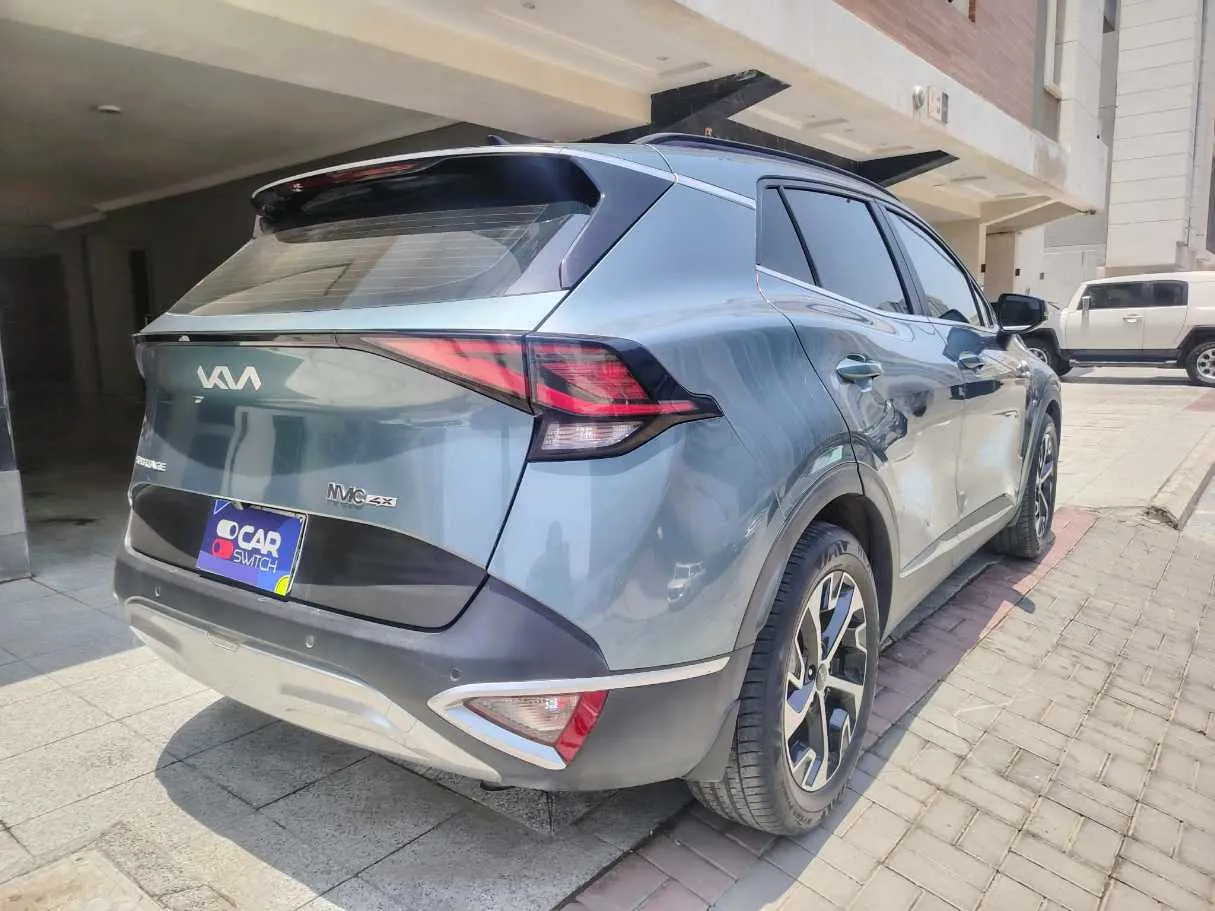 Car image 5
