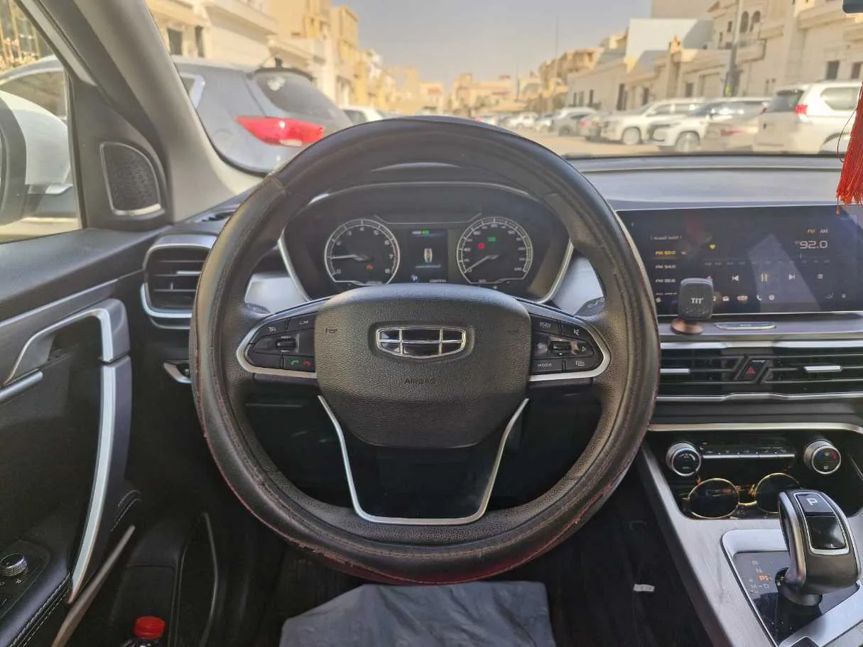 Car image 16