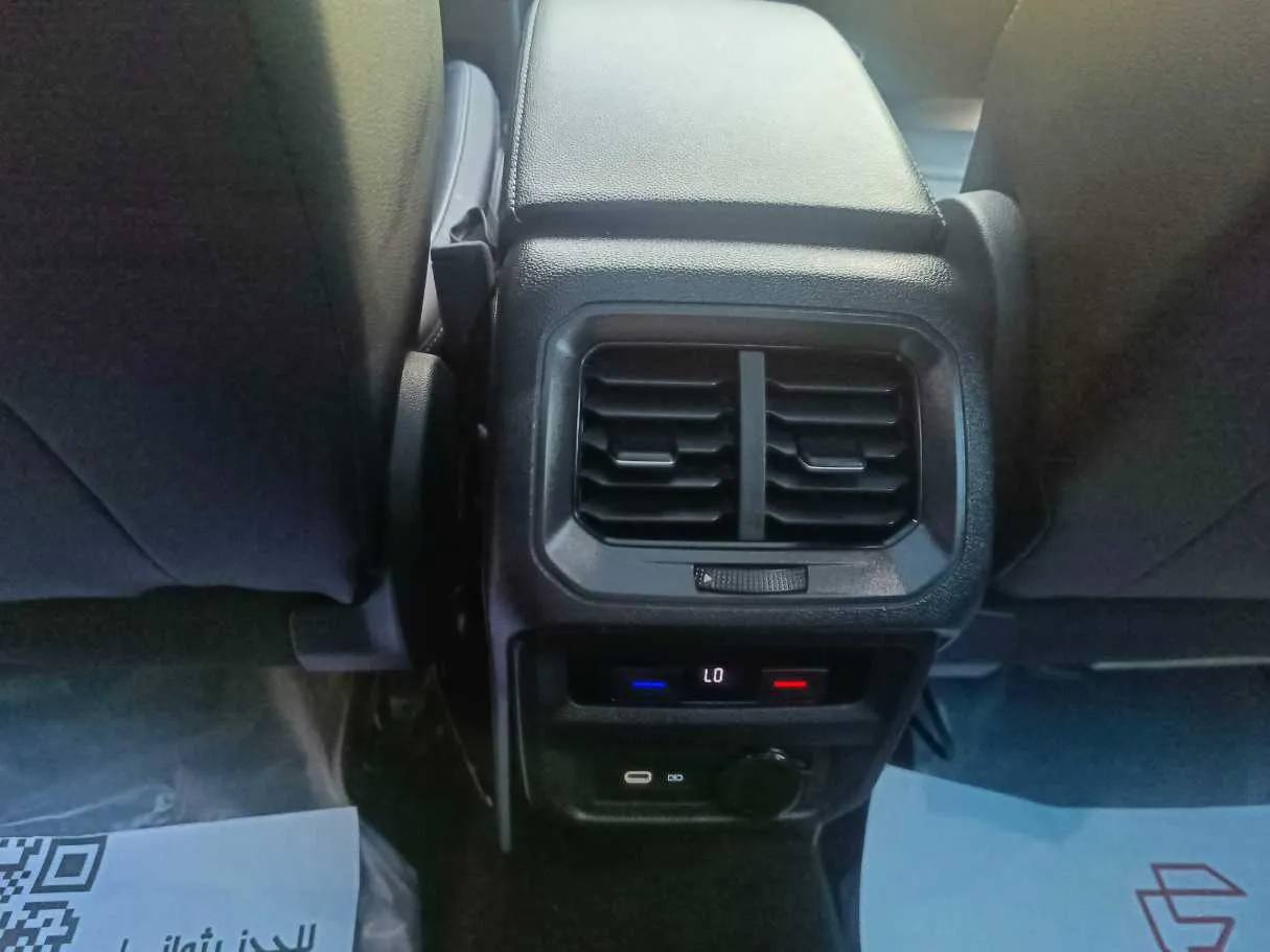 Car image 35