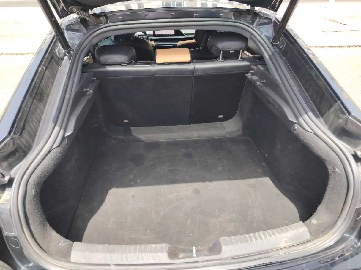 Car image 26