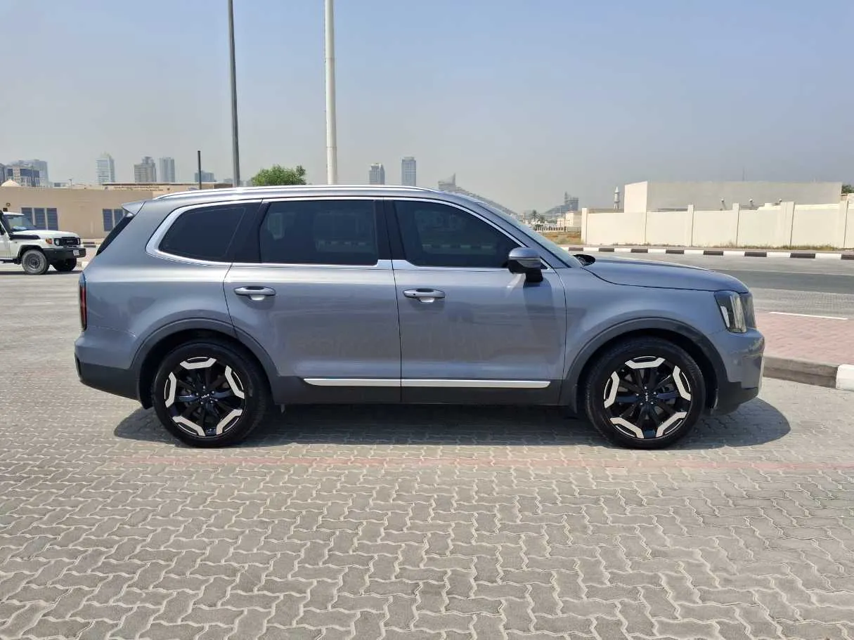 Car image 8