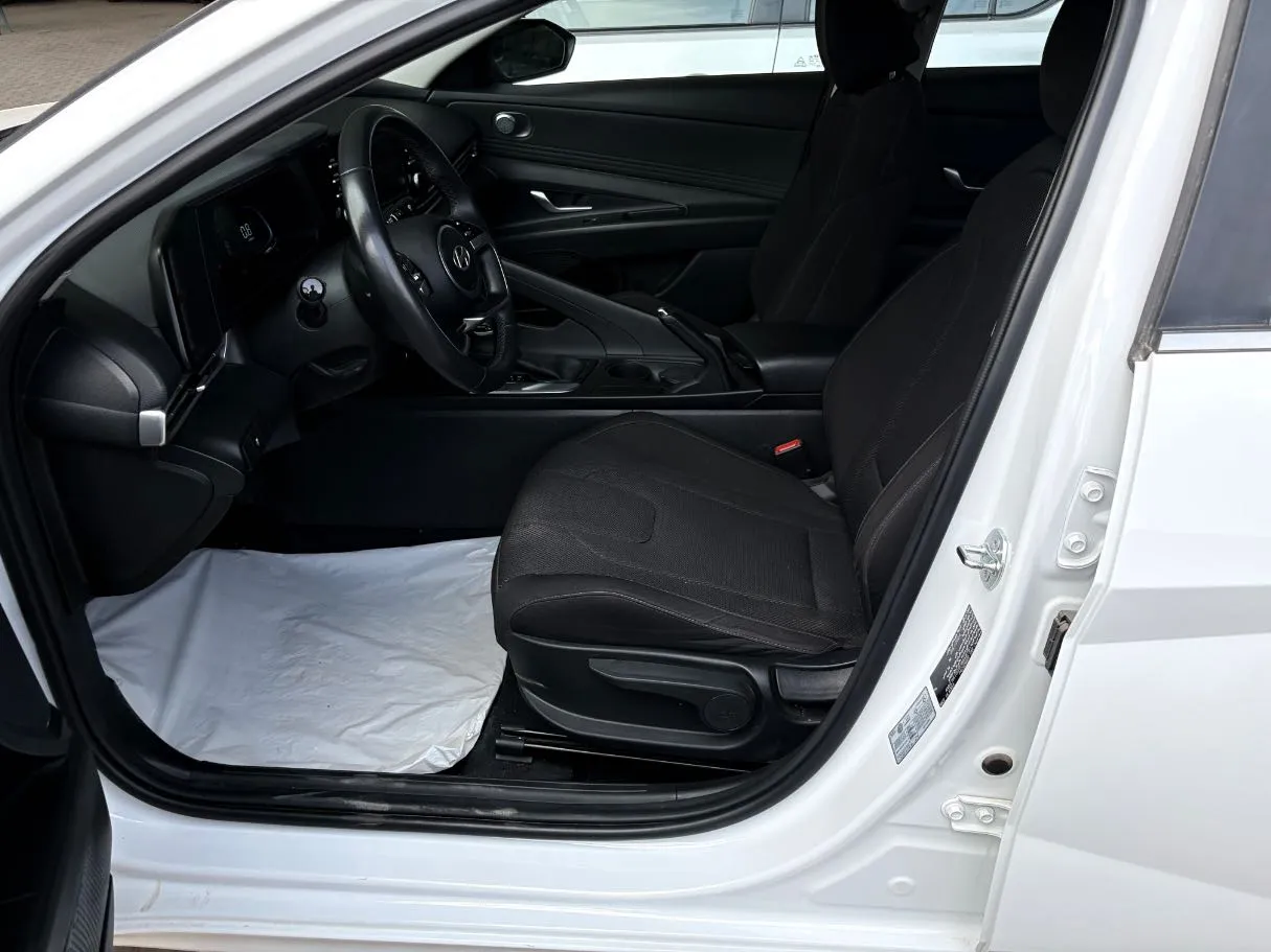 Car image 8