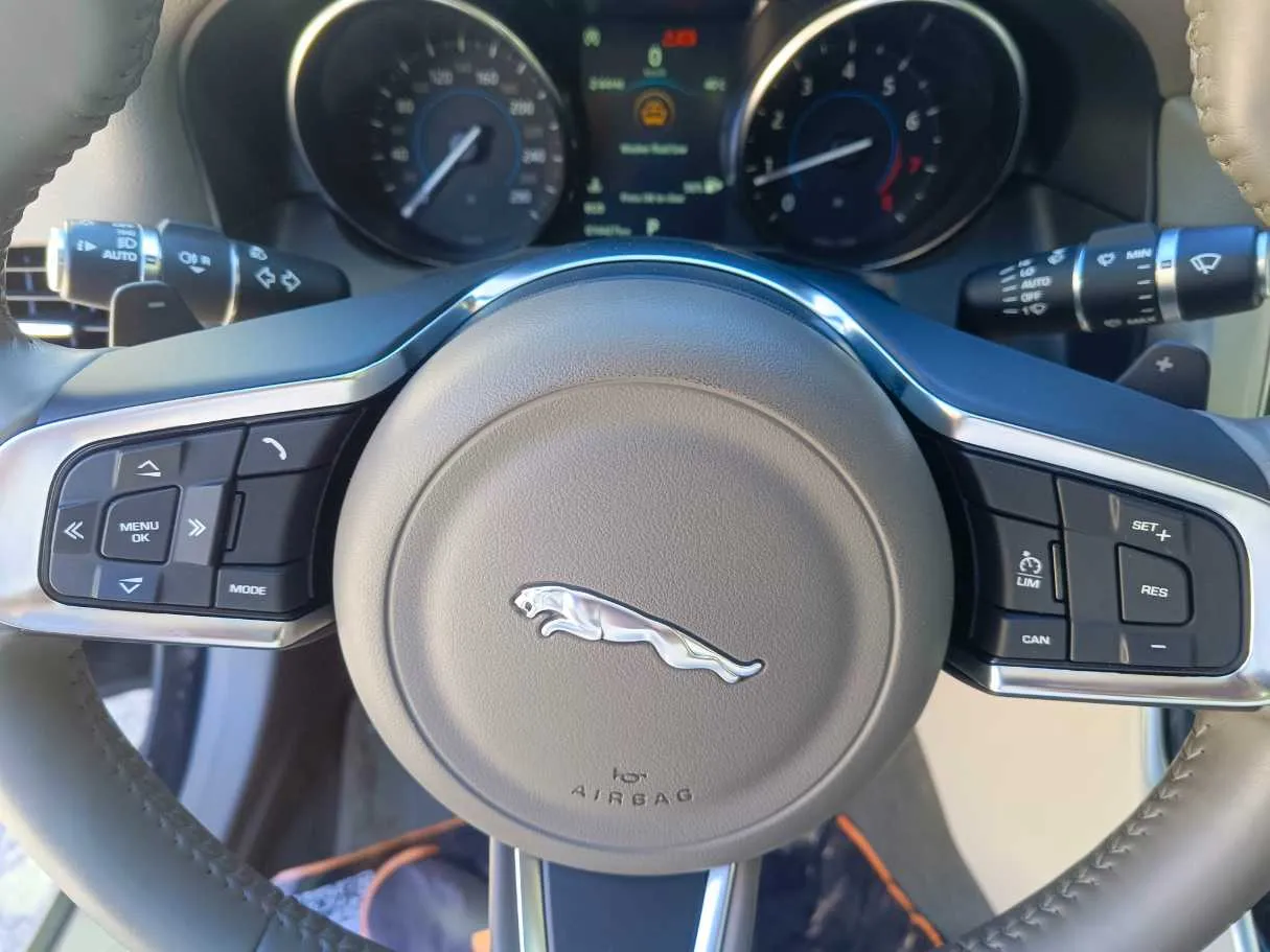 Car image 28