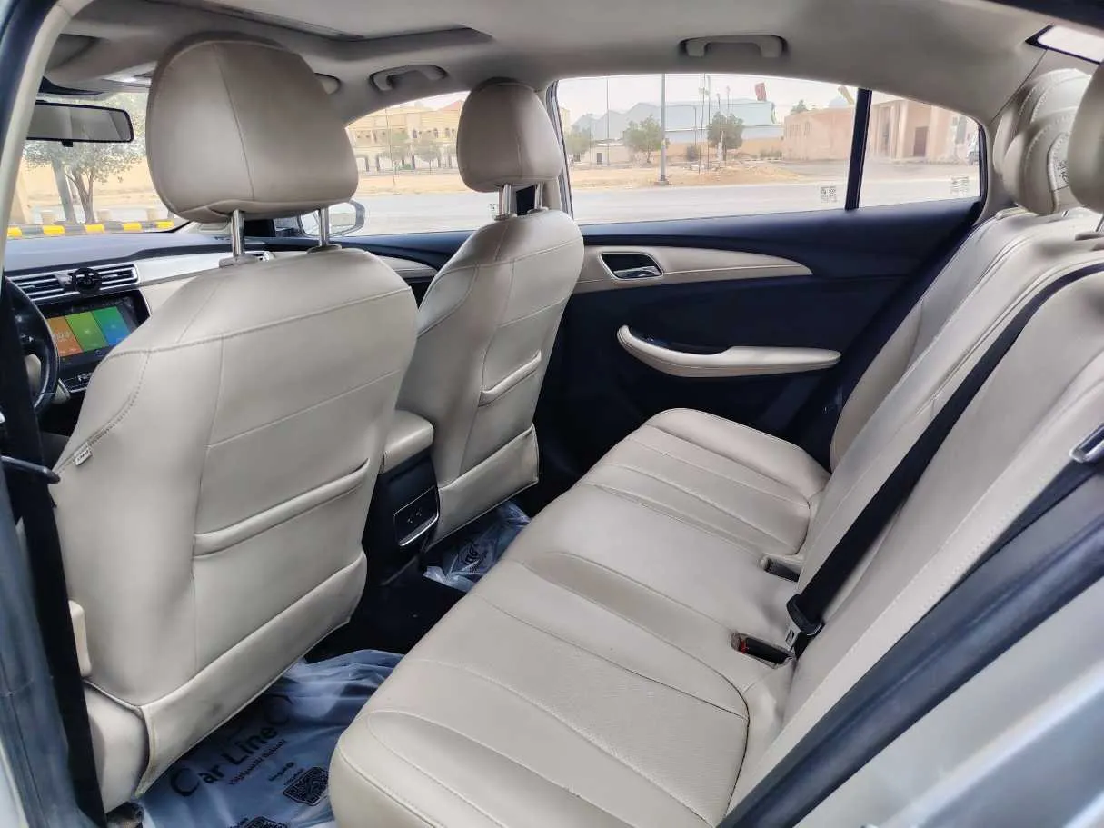 Car image 16