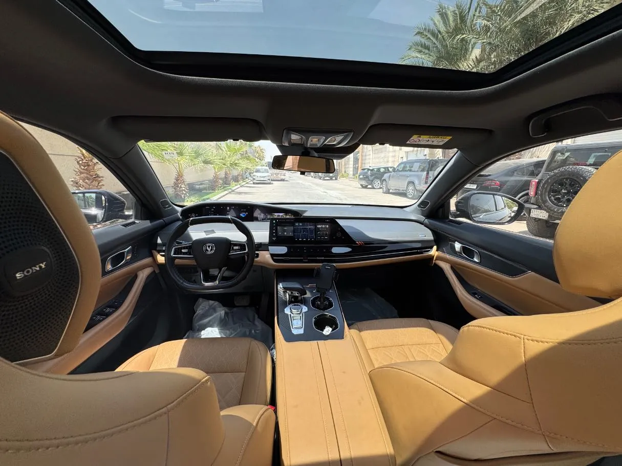 Car image 14