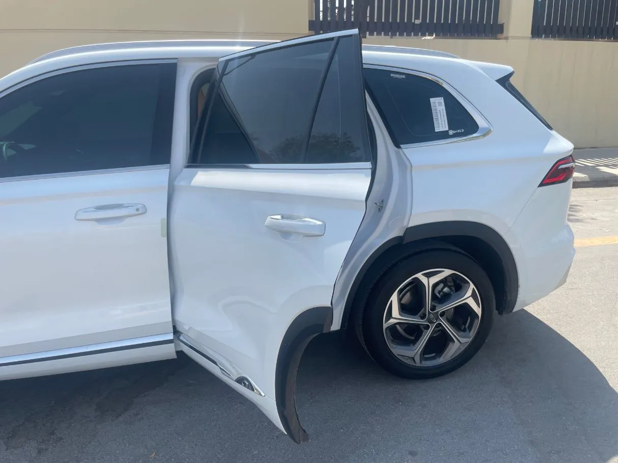 Car image 15