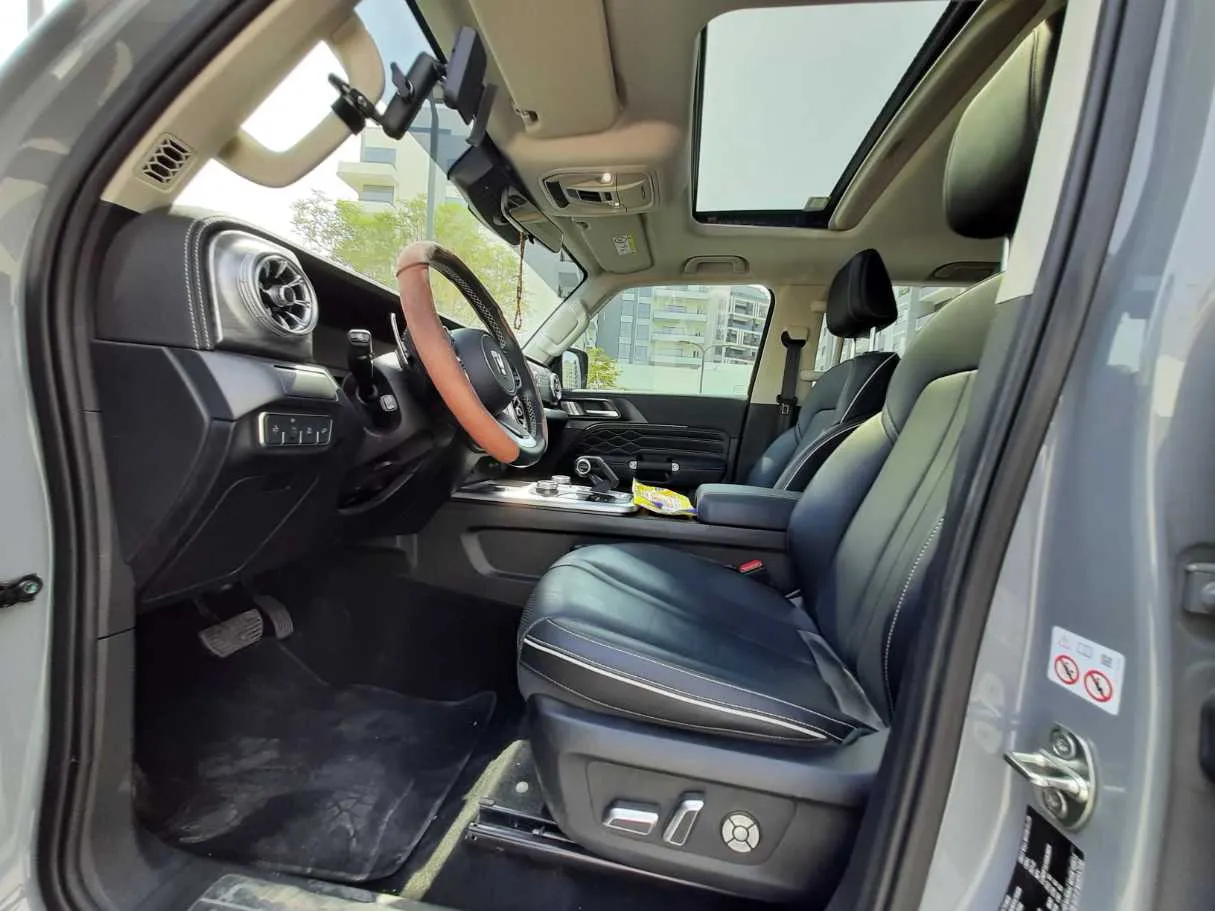 Car image 12
