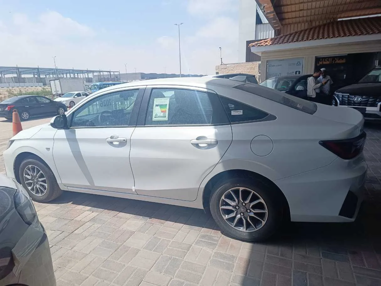 Car image 7