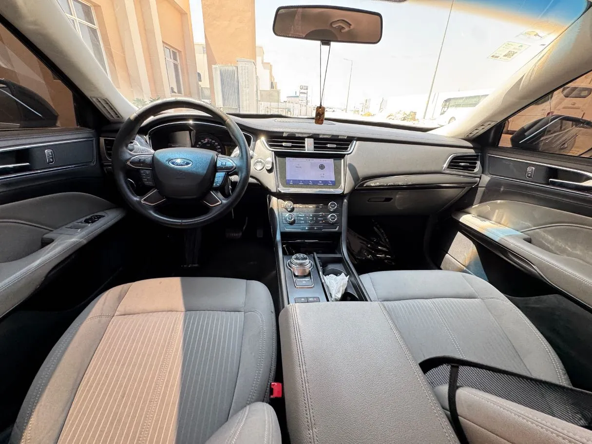 Car image 15