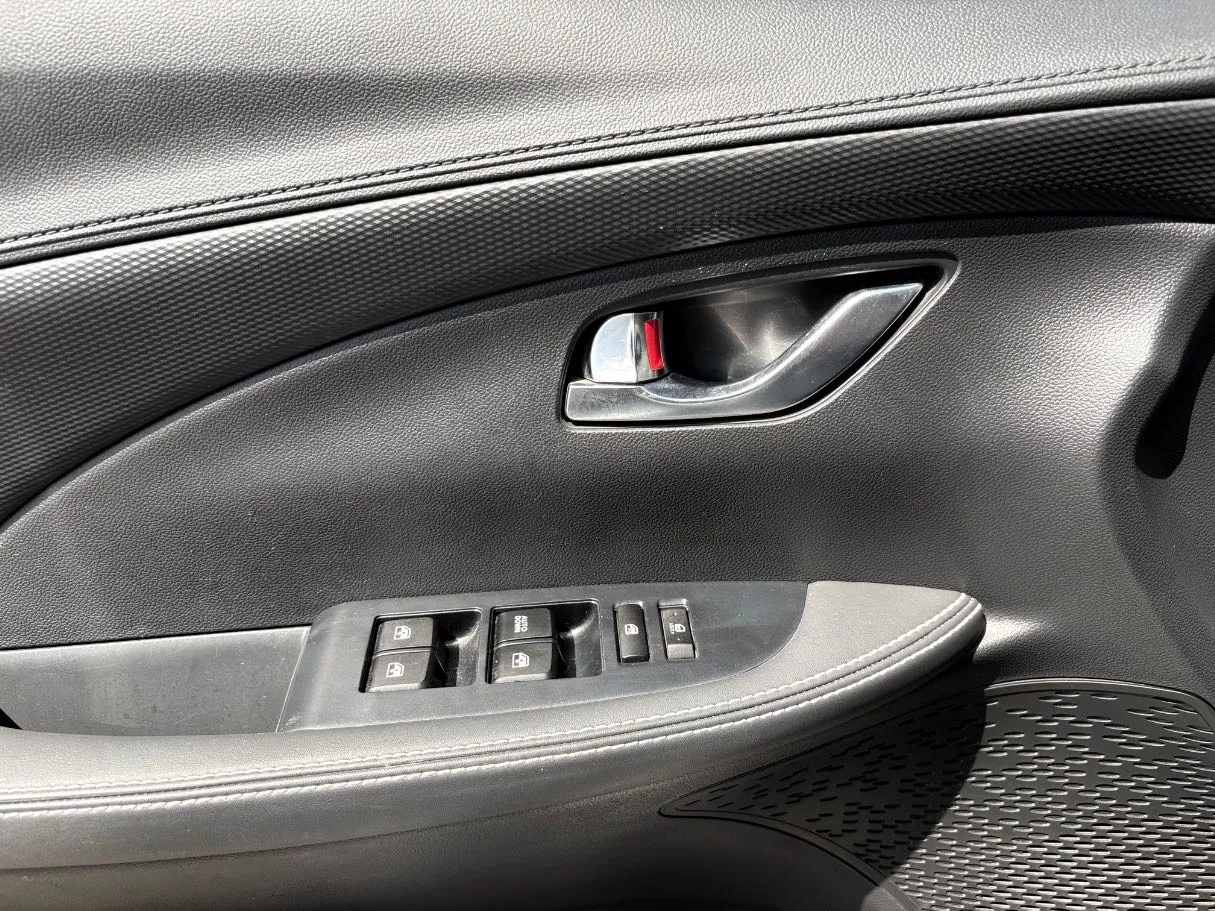 Car image 27