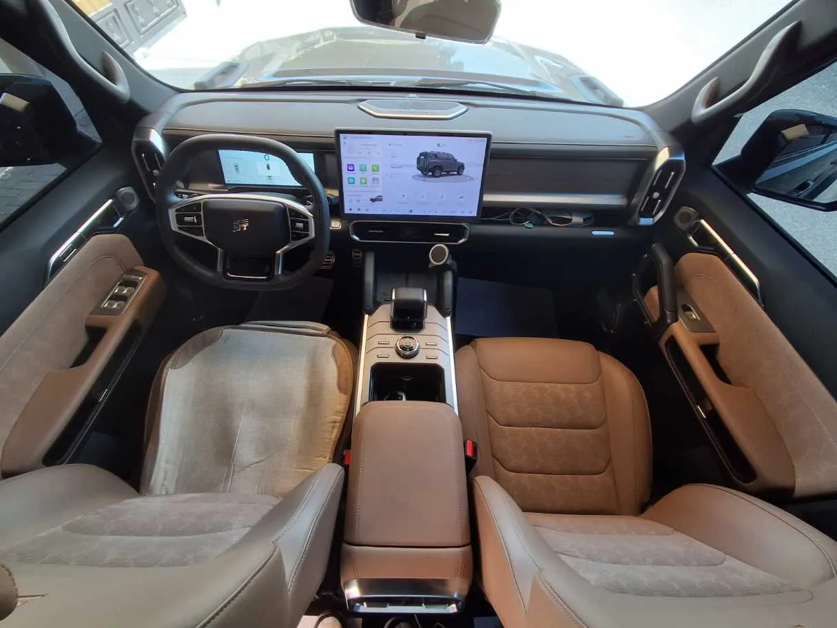 Car image 15