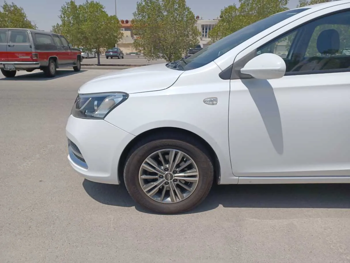 Car image 9