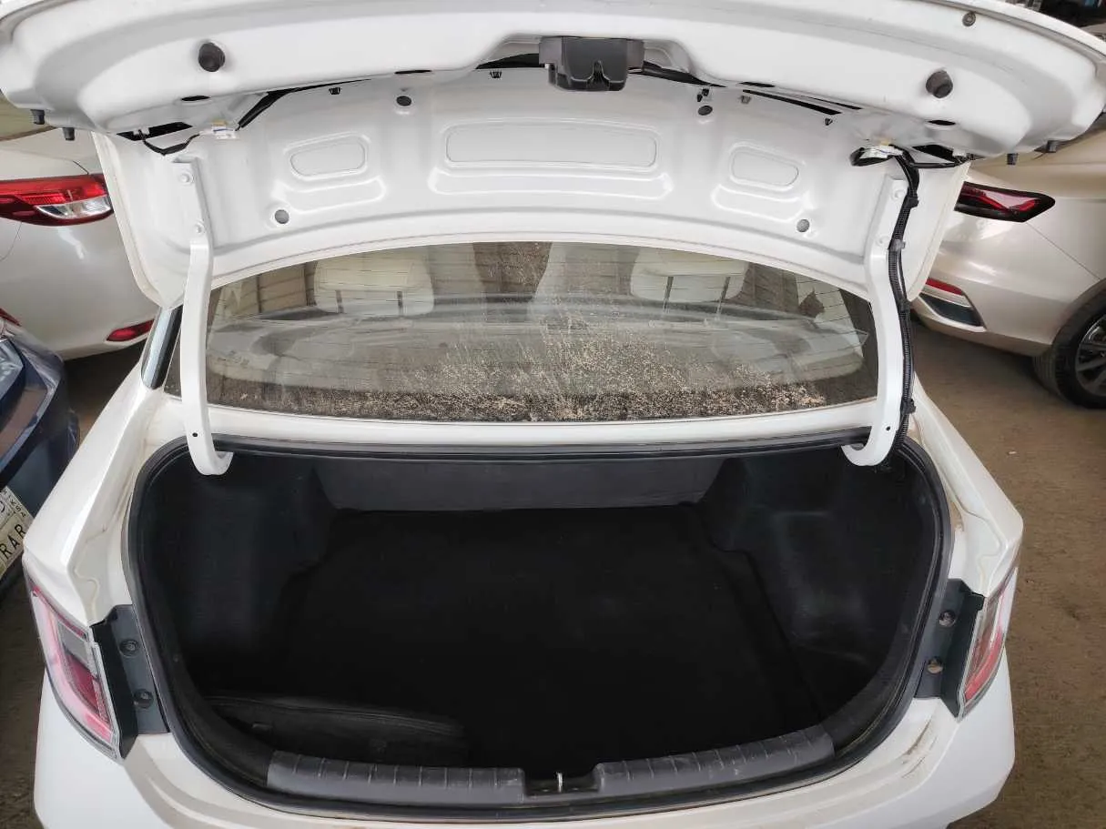 Car image 25