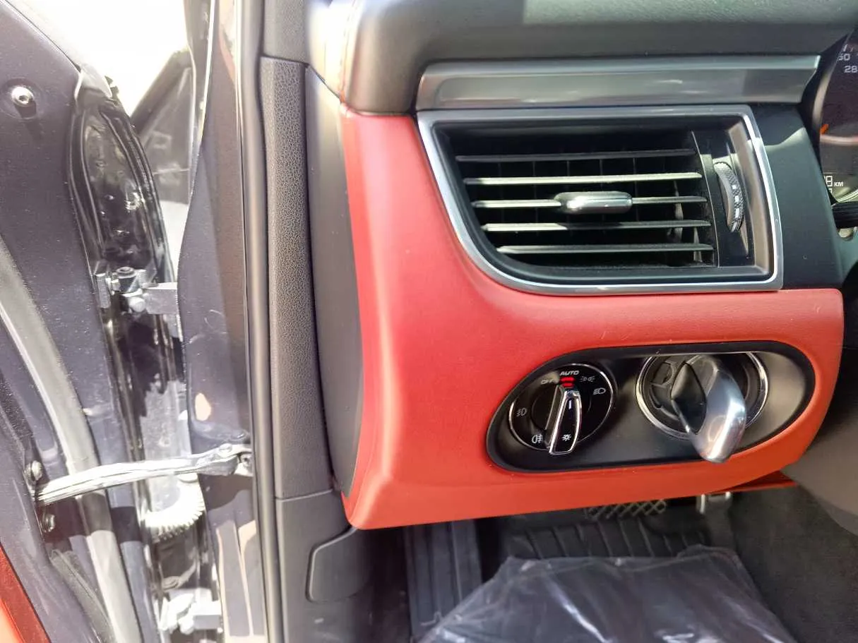 Car image 36