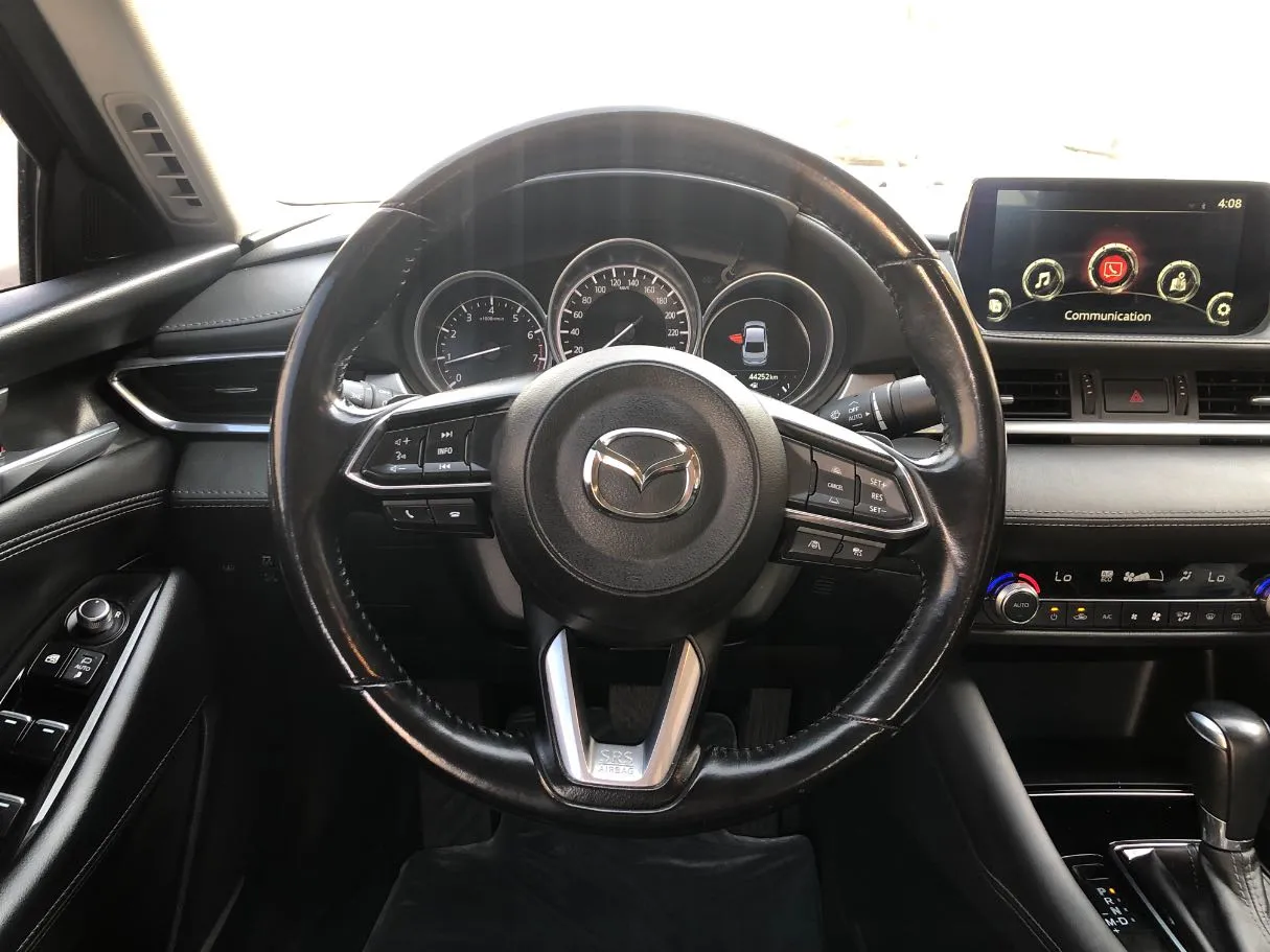 Car image 19