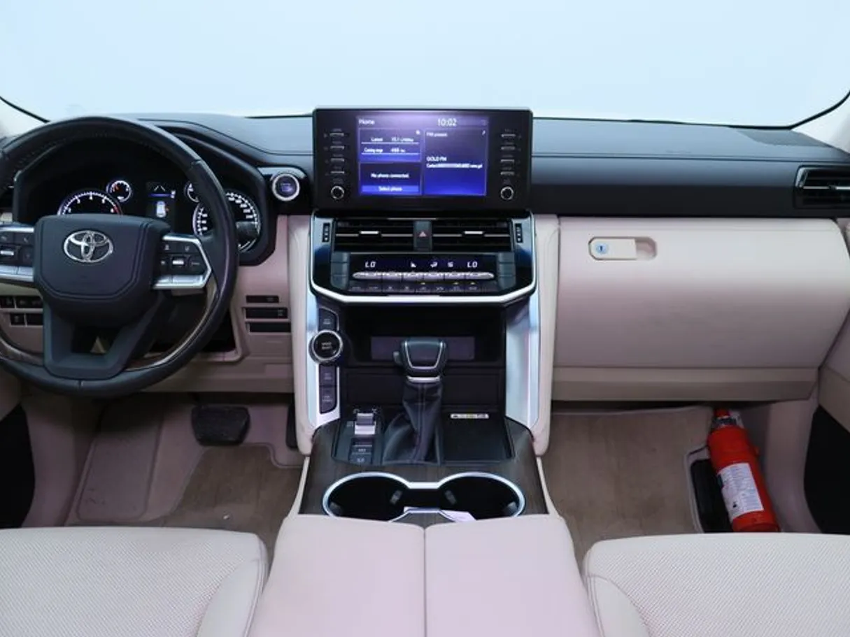 Car image 14