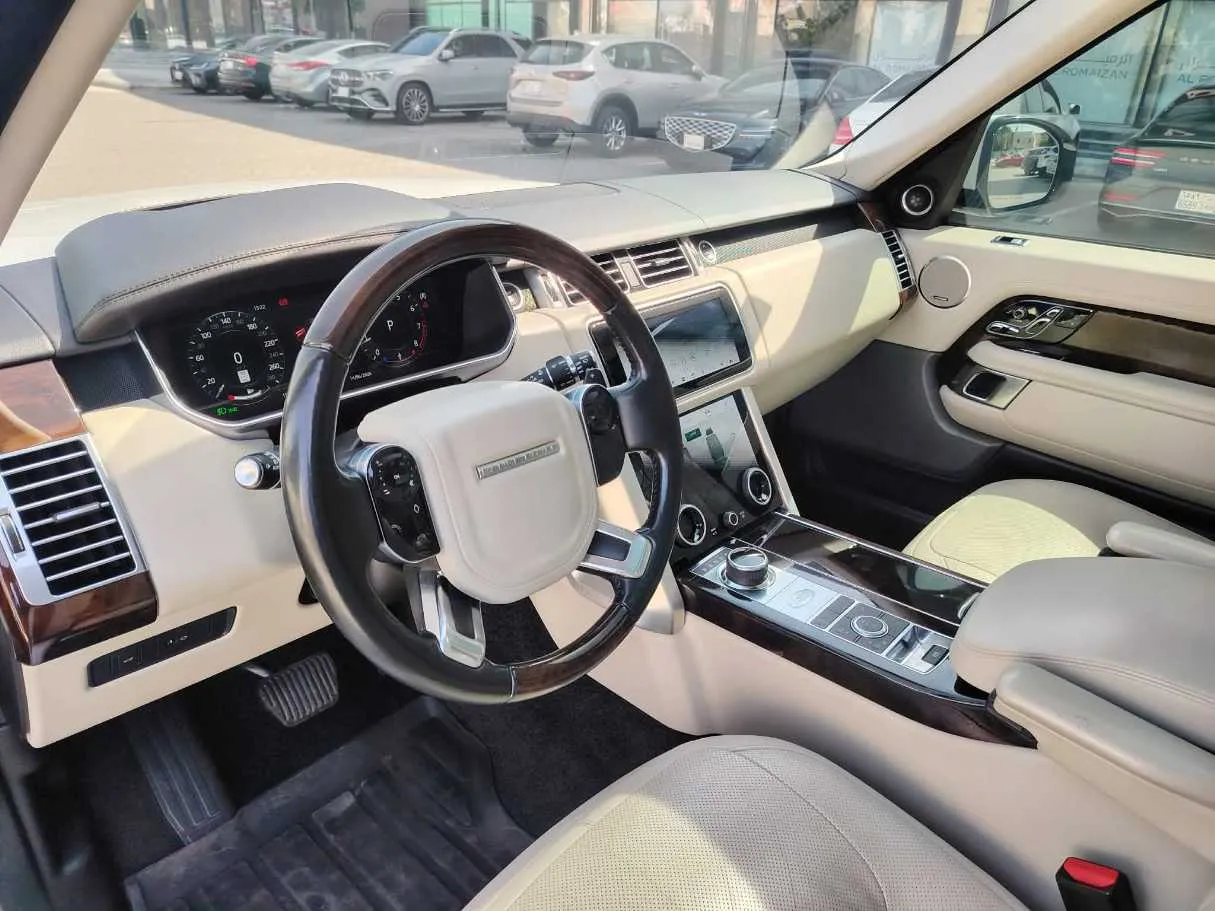 Car image 13