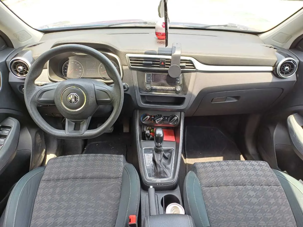 Car image 15