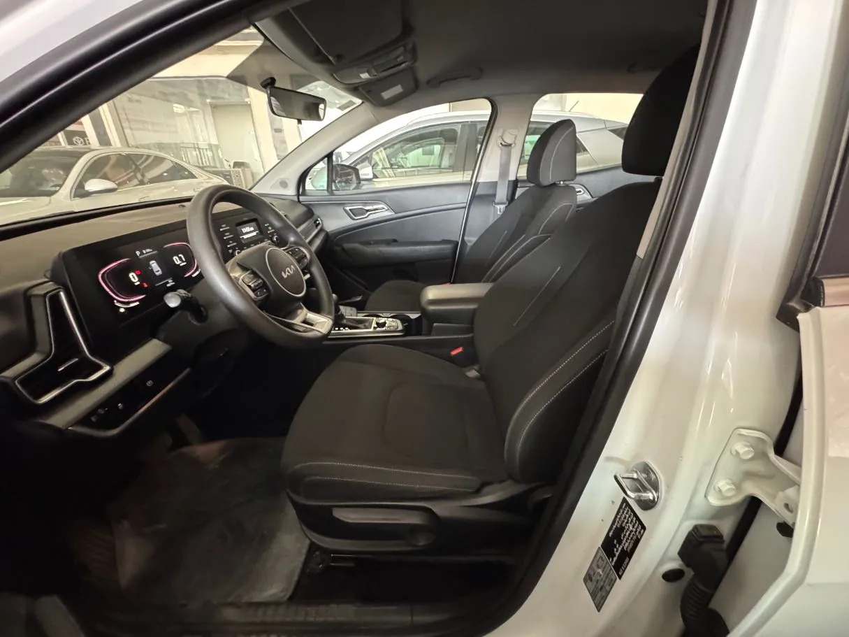 Car image 8