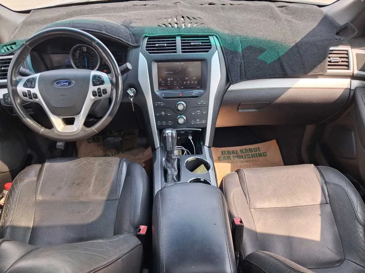 Car image 15